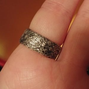BN Sterling Silver ring with antique lace pattern